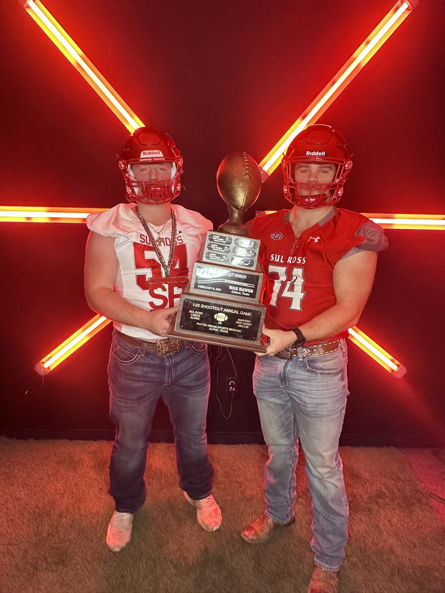 logandewald2's tweet photo. Thank you for the visit to your amazing campus @CoachBD77 @Coach8Escobar @CoachCadron @fhfreund @billyjackray @Coach_Clegg @CoachE_Daniels @Coach_Fregia @Brown42Tyson @CoachParkerJ @CoachRob2255 I loved it all! @RecruitSintonFB @SRSUFootball https://t.co/OqujwqxPWg