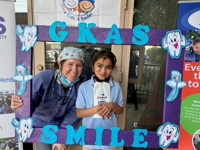 WLADentalSoc's tweet photo. Thank you to everyone who volunteered for Give Kids a Smile with SBCHC on Friday! Don’t miss an opportunity to give back, give our office a call to find out how you can become more involved at (310) 349-2199!#WLADS #GKAS #SBCHC #NCDHM #dentistsofcalifornia @AmerDentalAssn @SBCHC1 https://t.co/NJLACXFirW