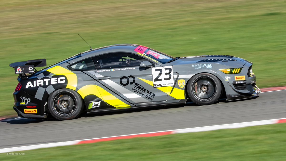 PhotoWodUK's tweet photo. #MustangMonday
Going back in time to 2919 and the two Multimatic Motorsport’s Mustangs
.
.
.
#SamSmelt
#AronTaylorSmith
#scottmaxwell
#sebpriaulx
#multimaticmotorsports
#mustang #fordperformance
#britishgtfans #britishgt #motorsport #autosport #carphotography #racecar https://t.co/zZInK85Yu9