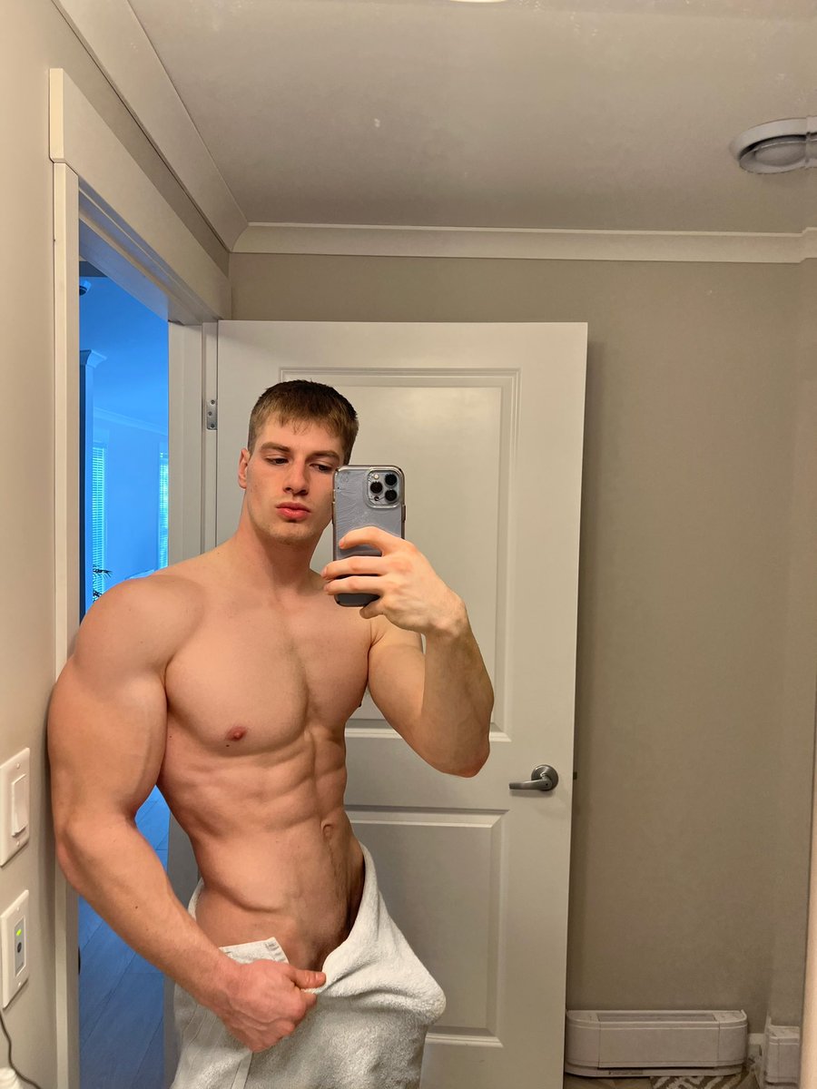 Bigpatdaddy69's tweet photo. Want to take the towel off 😋 https://t.co/FpMnYVK9hN