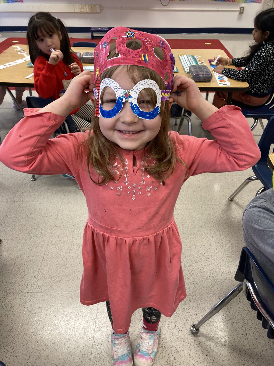 MsRuttenbergFH's tweet photo. 100 days of kindergarten! #fhhighlights https://t.co/Q2ZGLDAEaC