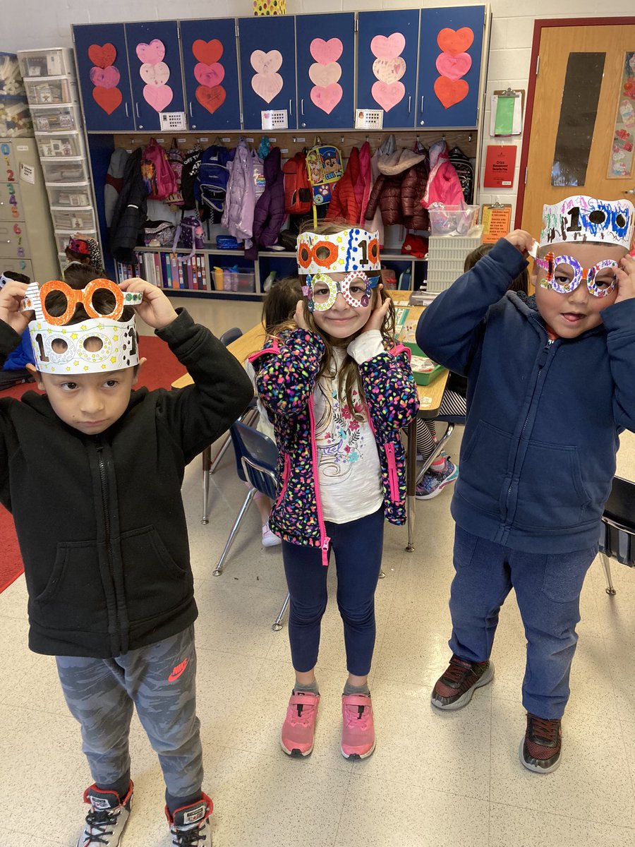MsRuttenbergFH's tweet photo. 100 days of kindergarten! #fhhighlights https://t.co/Q2ZGLDAEaC