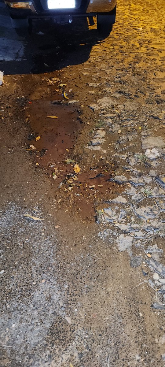 tatatunda's tweet photo. Hola @EssapSA Una vez mas caño roto. Sin solución. Reclamo N° 22065 https://t.co/FcQgq4cYnd