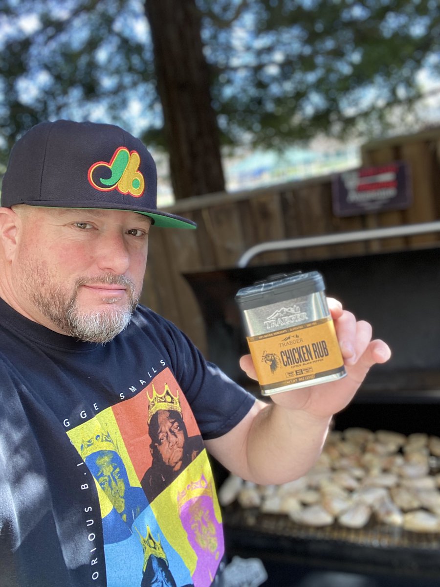 DJSugaShane's tweet photo. Oh yeah… I made some chicken wings yesterday for the #SuperBowl They we’re deeeeeeelicious thanks to @mooresmarinades Buffalo Sauce, @TraegerGrills Chicken Rub and of course my #TraegerGrills 👑 #TeamTraeger #ChickenWings #BuffaloWings #BringOnBaseball https://t.co/93DSL1GYtp