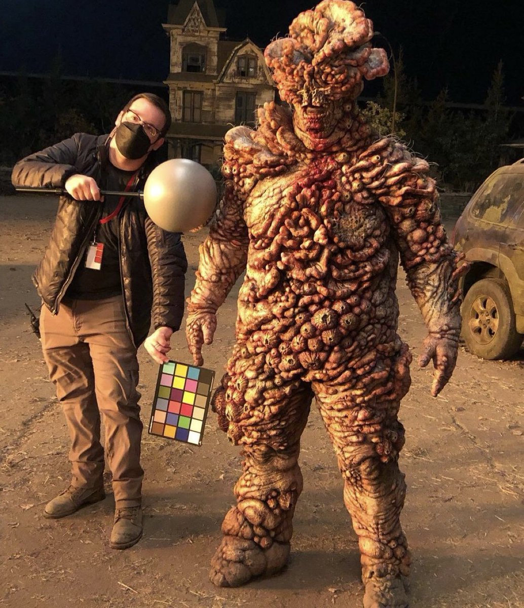 Behind The Scenes Pics That Look Like Shitposts tweet media