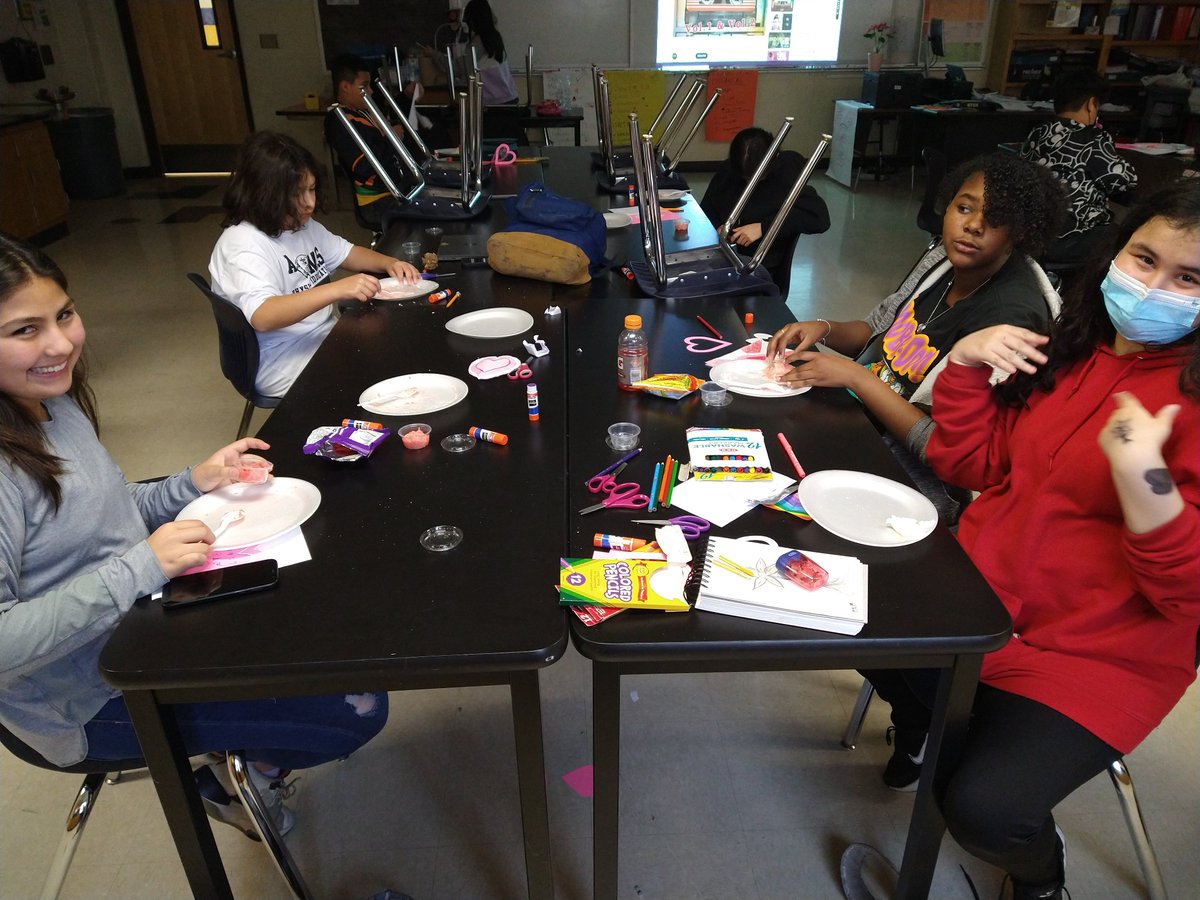 MButlerSpecEd's tweet photo. @NISDJones kids having fun making gifts for Valentine's day!
#selflove  #selfcare  #Science https://t.co/41JKHh2jOq