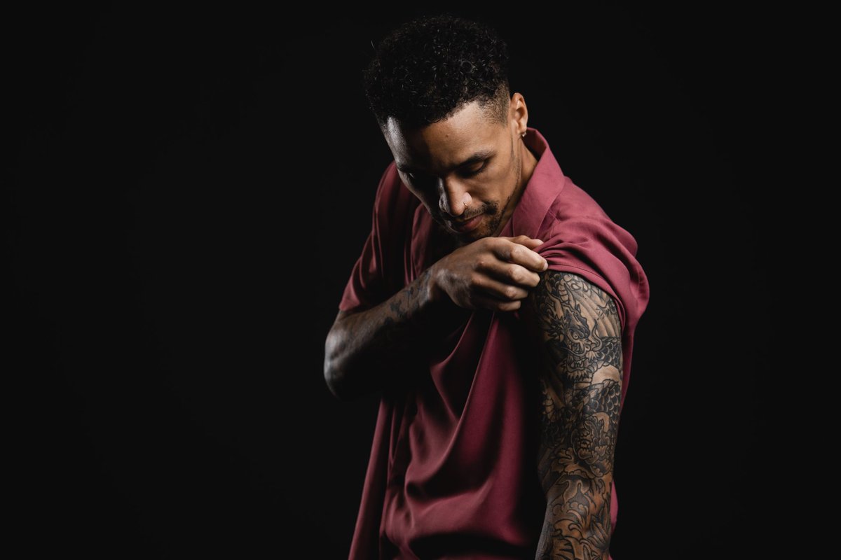 SeattleKraken's tweet photo. From his years in the @NHL to his start as a TV Color Analyst for the #SeaKraken, @JTBrown23 breaks down the body art he’s built up over his career.

Take in the newest segment of Deep Ink where JT shares the artistic &amp; personal influence on his tattoos → https://t.co/1pVUp3SX72 https://t.co/Sy270j7os7