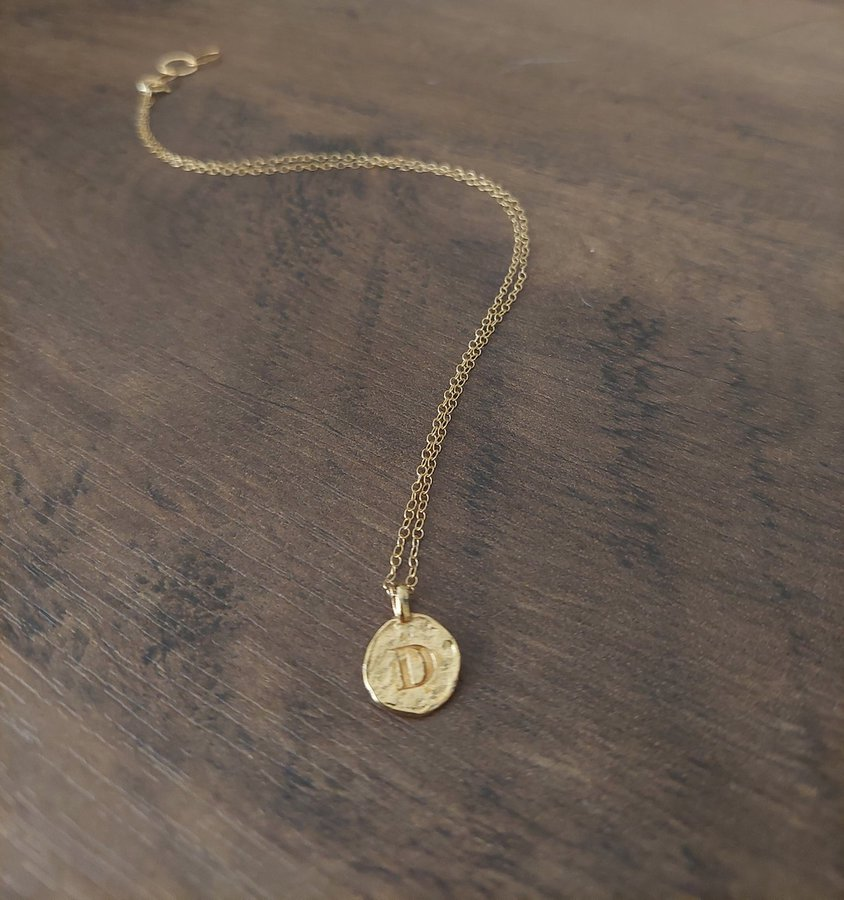 LetterNecklaces's tweet photo. Preppy Initial D Necklace Gold Plated Letter Coin, Dainty Letter D Initial Necklace Birthday Gift, Small Silver Letter Charm Pendant Choker https://t.co/OIvSNYiEmk via @Etsy https://t.co/Bfyv2YHvBt