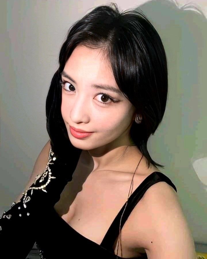 mmselca's tweet photo. momo is absolutely drop dead gorgeous https://t.co/2O0PyoEnNg