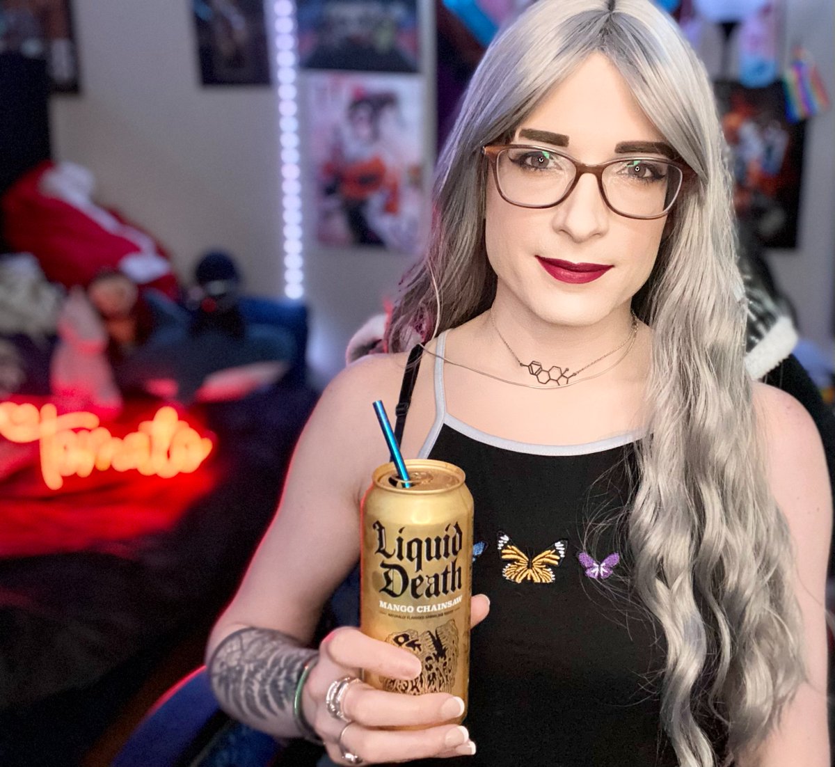 AliTheTomatoxo's tweet photo. Link in comments!

Manic Monday! first time playing Hollow Knight! come hang out with me and make me smile :) #TransGirlGaming #TwitchAffiliate #Peer2Peer #LiquidDeath #TwitchGirls #GirlGamer #TransIsBeautiful #HollowKnight https://t.co/YKVcMR7J5h