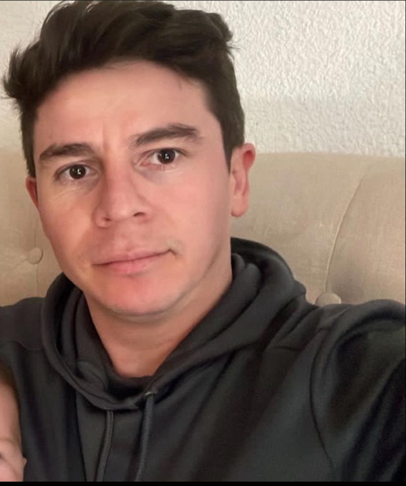 CanalAntigua's tweet photo. #ServicioSocial 

Familiares piden ayuda para dar con el paradero de Eddy Gómez, quien fue visto por última vez en el centro comercial Metronorte, a donde acudió para negociar la venta de un vehículo. 

Cualquier información, por favor comunicarse al teléfono: 3796-2761. https://t.co/Fuf1F5eEyX