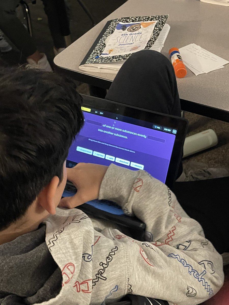 SaraYRodrigu3z's tweet image. Happy Monday! 
Back from break 😎 jumping right into our #Rewind week!

Today we covered #MixturesAndSolutions using @quizizz 4️⃣ my lesson &amp;amp; Exit ticket! 🔑 features #DragAndDrop and my fave #Draw I also used the #football background to keep it fresh! @HumbleISD_GE @Angela_bland1