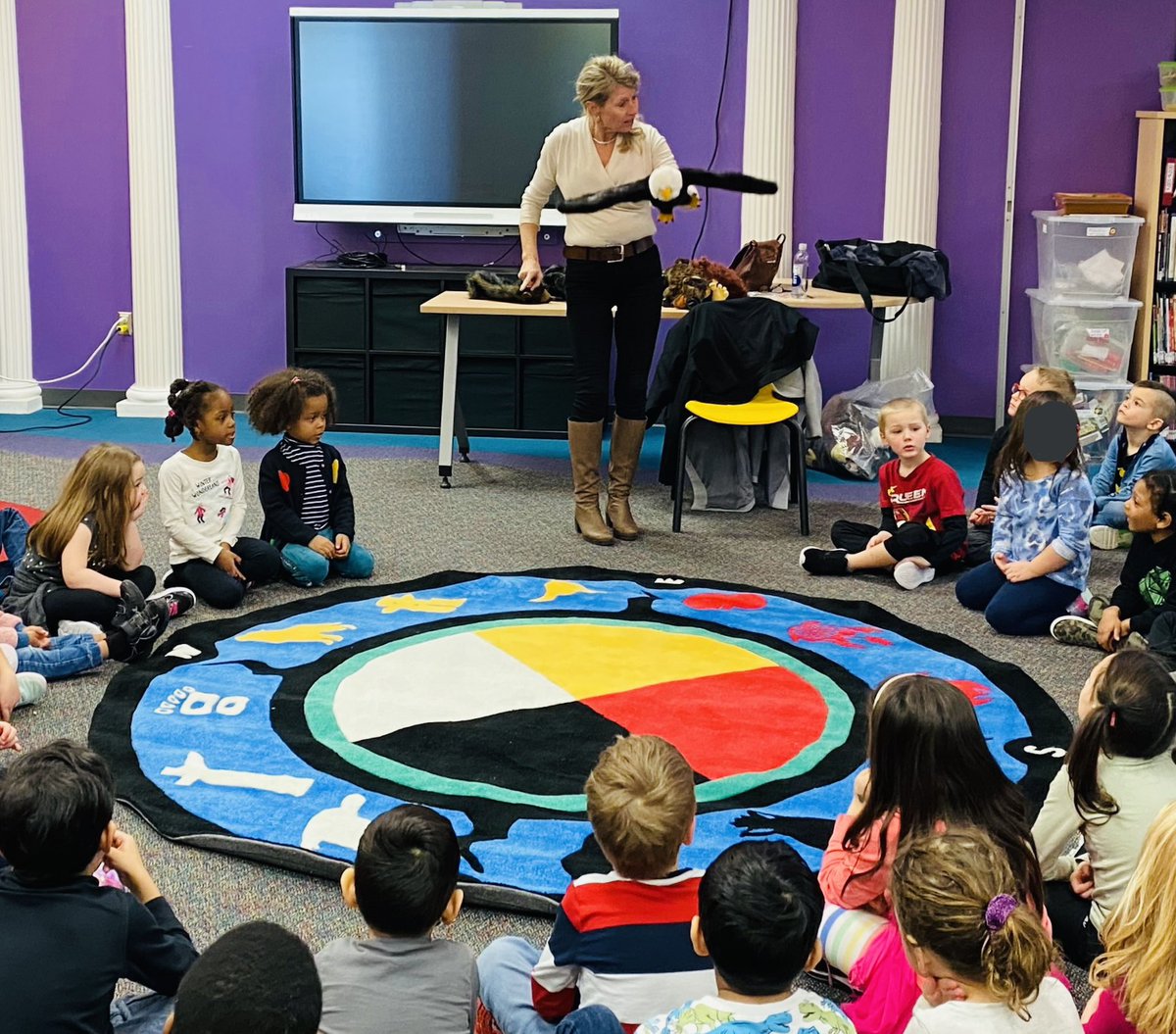 Thank you @DaphaneSandre for talking to our kindergarten and primary classes @StDominicOCSB about the Seven Grandfather Teachings 🦬🦅🐢👣🐺🦫🐻@ocsbindigenous #ReconciliAction