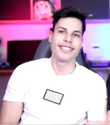 pacocadowew's tweet photo. Conversando com o boy 
Foto dele no insta/ ele na vida real https://t.co/JVZZEDAmfR