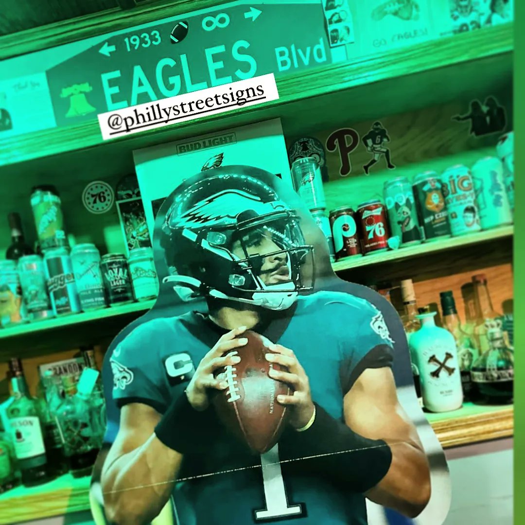 🦅 To a great season and one hell of a close game! 🦅 #PhillyStreetSigns 📸 @DyeHardPhilly #🦅 #🦅🦅🦅 #bleedgreen #gobirds #gobirds🦅 #bleedgreen💚 #flyeaglesfly #eagles #eaglesfans #birdgang #eaglesfootball #goeagles #philly #philadelphia #phl #phila #pa #pennsylvania
