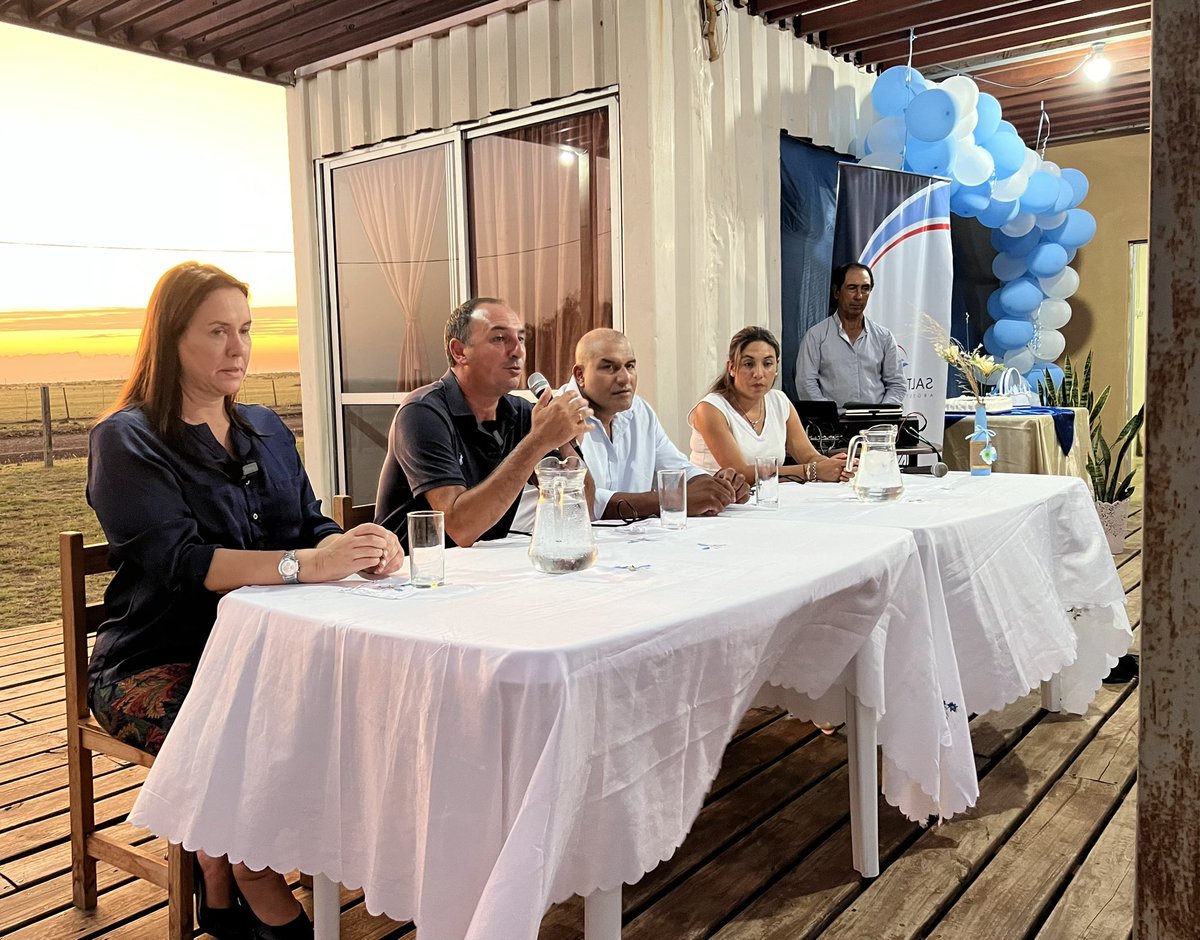 CarlosAlbisu's tweet image. Hoy los vecinos de Pueblo Russo, a 150kms de Salto en municipio de Lavalleja tienen un Nuevo pozo de agua potable, un reclamo que entendimos necesario aportar desde Salto Grande, apostando una vez más, al desarrollo de la región y la mejora en la calidad de vida de los Salteños.