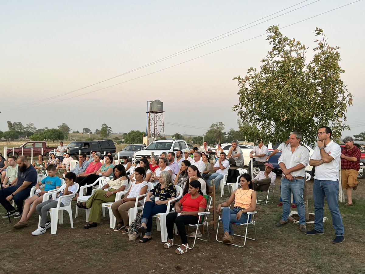 CarlosAlbisu's tweet image. Hoy los vecinos de Pueblo Russo, a 150kms de Salto en municipio de Lavalleja tienen un Nuevo pozo de agua potable, un reclamo que entendimos necesario aportar desde Salto Grande, apostando una vez más, al desarrollo de la región y la mejora en la calidad de vida de los Salteños.