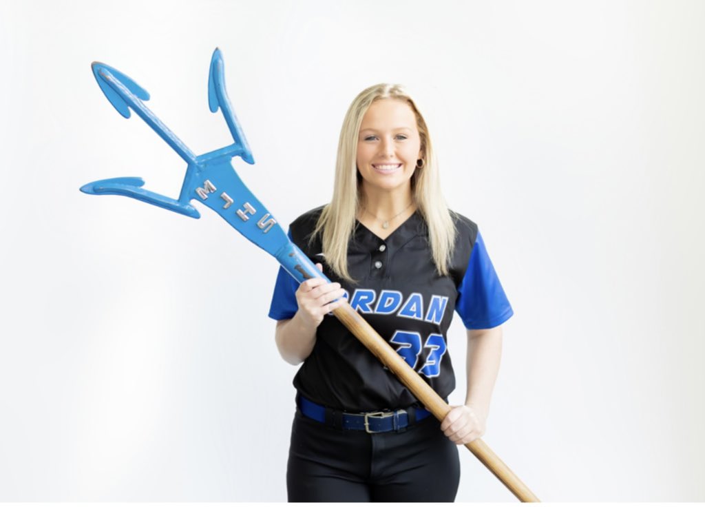 KinleyWilson33's tweet photo. Junior year💪🏼 @MJHS__SOFTBALL https://t.co/eXpPyXUf38 https://t.co/6VGZz5Qrqf