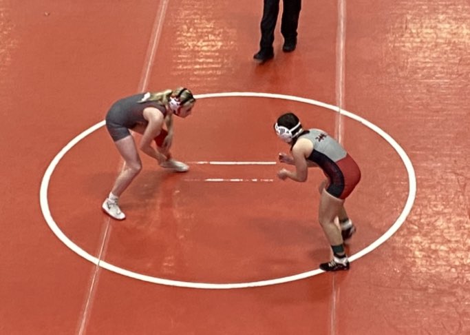 Congrats to Sulphur’s Daityn Webb…she goes 4-0 on day 1 of OSSAA Regional Tournament and moves to the Championship Finals tomorrow at 4:00!!! Daityn has secured a spot at the State Tournament