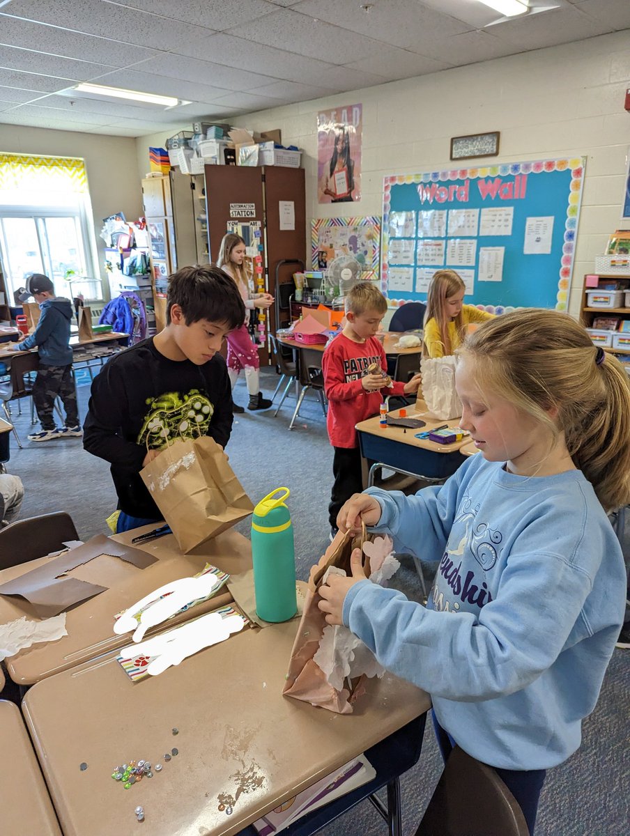 MT_Gr3's tweet photo. We prepared our valentine bags ahead of our celebration tomorrow! #Juster3 #MTAreWe #ValentinesDay https://t.co/GAYBy4rMOk