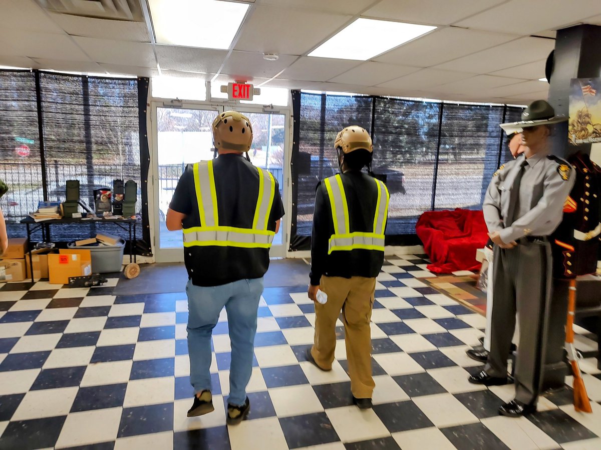 Our Vets to Drones Vets are rolling out for a tower mission. #drones #veterans #rescue <a href="/VetstoDrones/">Chris Lewis</a>