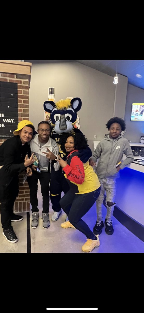 TheRealKelann's tweet photo. Game On!!! #pacersgamenight #gopacers #gamenight #pacersrock https://t.co/UJ1w6RurDT
