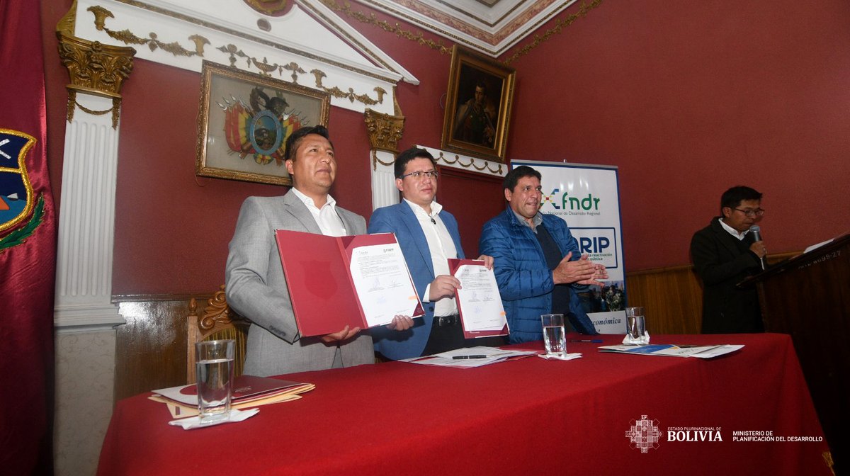 minplanifica's tweet photo. 1/2 #FNDR | ¡BS 25,3 MILLONES PARA INVERSIÓN PÚBLICA EN #ORURO!

Nuestro Gobierno Nacional a través del @FNDR_Bolivia , entidad bajo tuición del @minplanifica, y el Gobierno Autónomo Municipal de Oruro #GAMO, firmaron un convenio de financiamiento a través del #FARIP https://t.co/xRJMriCGN5
