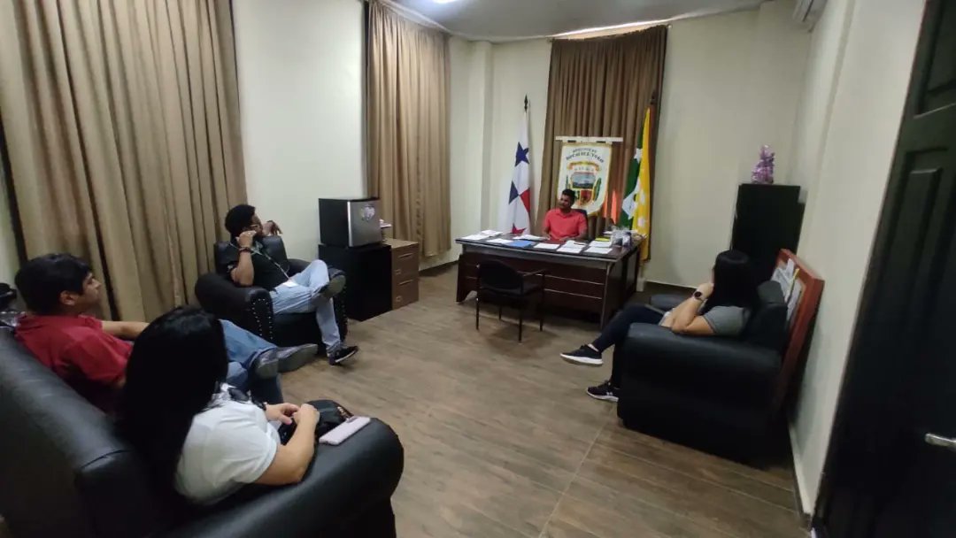 alcaldiabocas's tweet photo. El H. A. Emiliano Torres se reunion con Profesores de la @UTPBocas1 para coordinar sitio para capacitaciones en el mes de Octubre aqui en Isla Colón #SeguimosTrabajando
@amupa_ @adalpapanama
@mingobpma @MeducaPma
#bocasdeltoro #panamá #islacolon #education #comunidad #community https://t.co/PYKkpdveGZ
