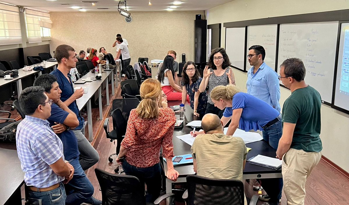 UEenEcuador's tweet photo. #ClimaLoCa inició la ideación en grupos de talleres que permitan fortalecer las capacidades en investigación científica de los actores de la cadena del #cacao e investigadores en salud y mapeo digital de suelos, análisis estadísticos, secuenciación genética y enfoque de género. https://t.co/mDWQVLJwtf