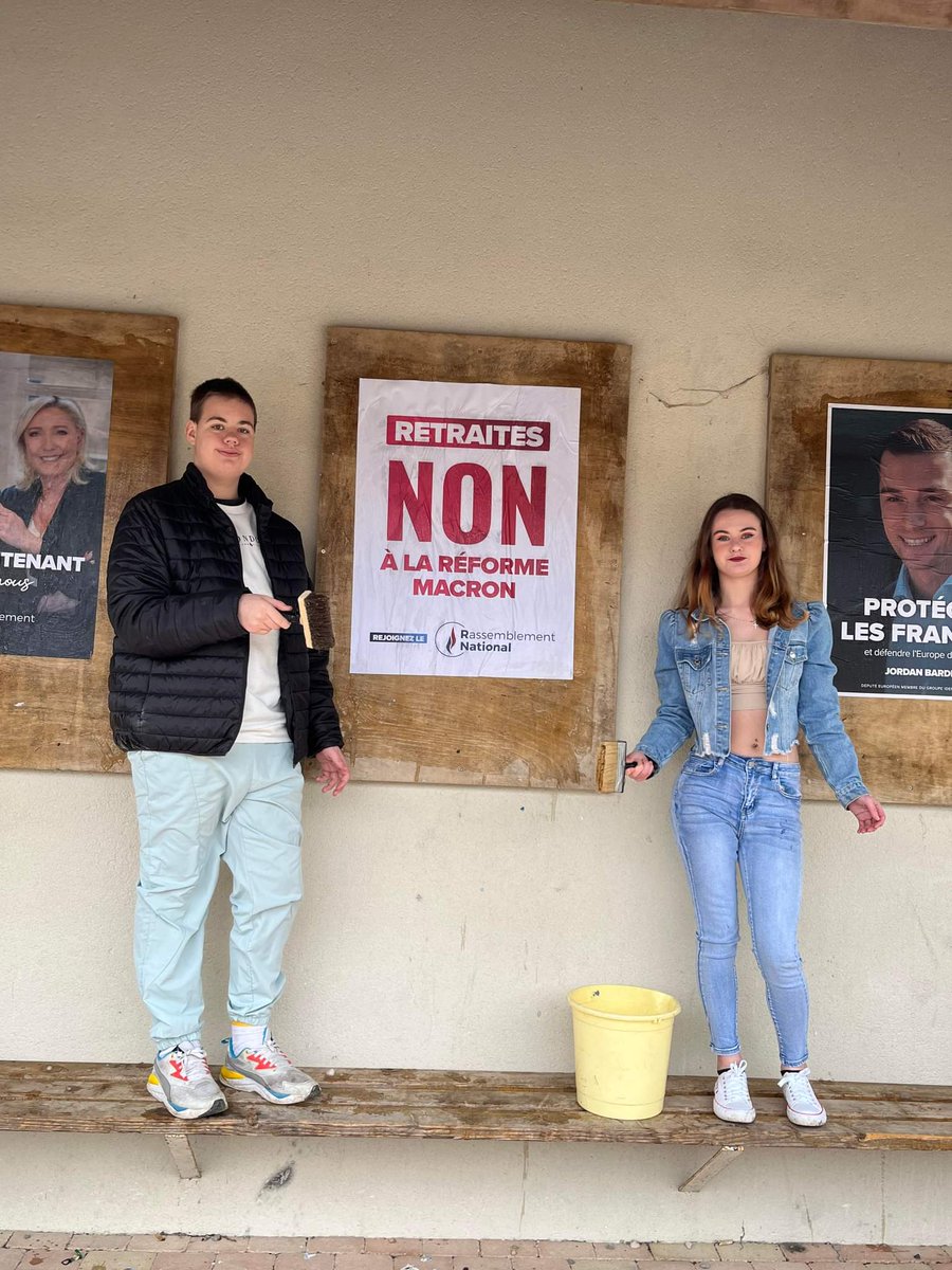RN_Ardennes's tweet photo. Ce WE, s'était opération collage sur le département #ardennes , belle réussite avec notre équipe #RN08 https://t.co/pyKP6tJ5Ki