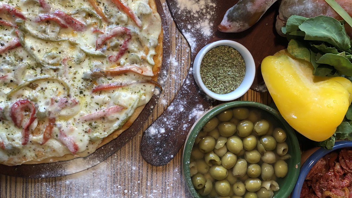 TioLucasPy's tweet photo. Sorteoooo 📣 porque es lunes y el clima está lindo ❤️✅🎉

Regalamos una entera de pizza sabor clásico + 2 Coca Cola 🍕 para consumir en el local 😊

Hace RT y ya estás participando. Somos de Asunción. Sorteamos mañana 🎉💘 https://t.co/1qYhYA8Vts