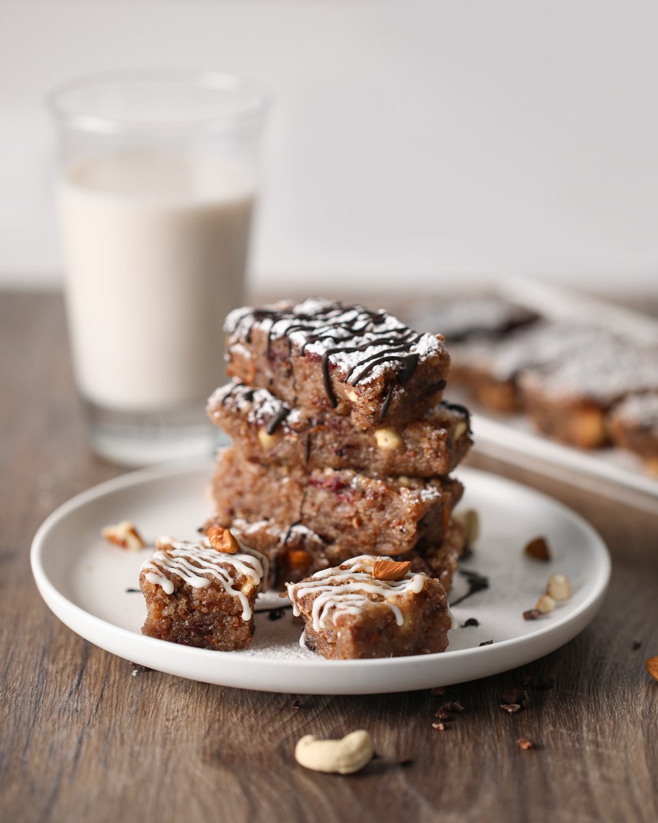 kuvings's tweet photo. Nut energy bars made from juice pulp.🥜🍫
Try a range of recipes with the Kuvings Slow Juicer, which produces no food waste!🤗

#kuvings #ValentinesDay #nutenergybars #energybars #juicepulp #wholeslowjuicer #slowjuicer #coldpressjuicer #juicing #juice #almondmilk https://t.co/p29Zf2i4Qv