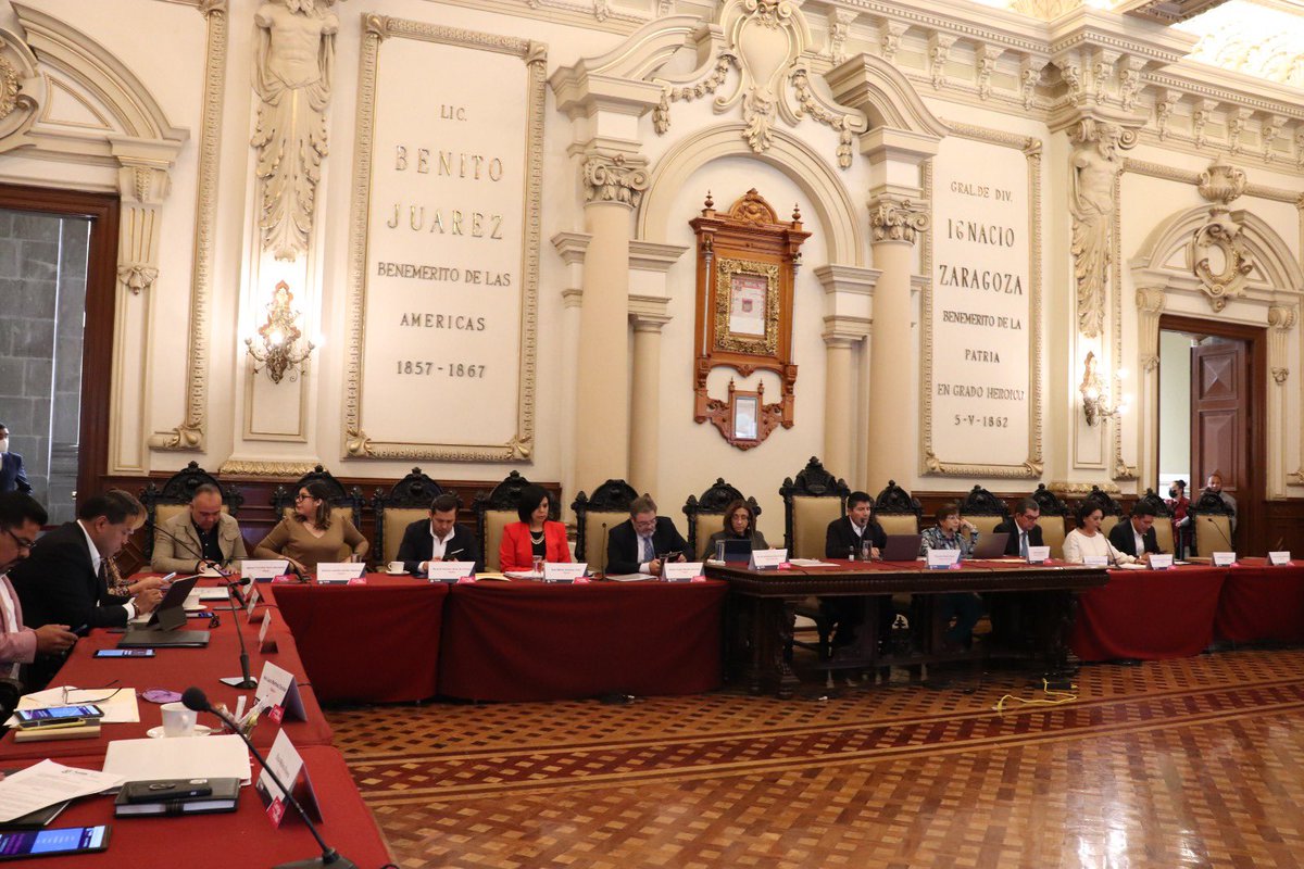 carlmontiels's tweet photo. Poco a poco vamos trabajando por llevar servicios a diversas colonias de Puebla, hoy aprobamos las y los integrantes del Cabildo la actualización de la cartografía de la colonia "El Castillo"; ahora las familias que viven ahí tendrán garantizado el acceso a servicios públicos. https://t.co/LhLWi2NyXl
