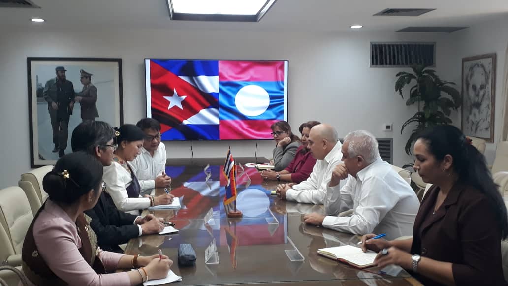 DrRobertoMOjeda's tweet photo. Recibimos a la miembro del Comité Central del Partido Popular Revolucionario #Lao y presidenta de la Unión de Mujeres Laosianas, Inlavanh Keobounphanh. Ratificamos excelentes relaciones de amistad, colaboración y solidaridad entre ambos partidos y pueblos. #Cuba https://t.co/rZe0EpGArl