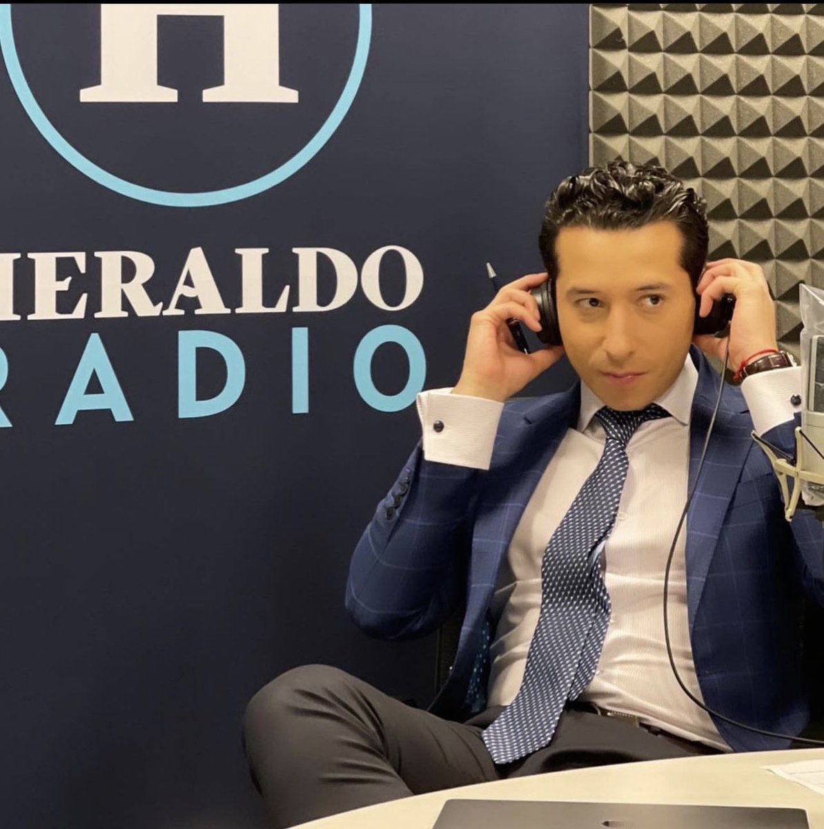 #DíaMundialDeLaRadio 📻 🎧 🎙️ 

¡Cuánto me gusta hacer radio! 

Gracias por madrugar con nosotros a las 6 am en el #HeraldoRadio #Bitacorers 🙏🏻