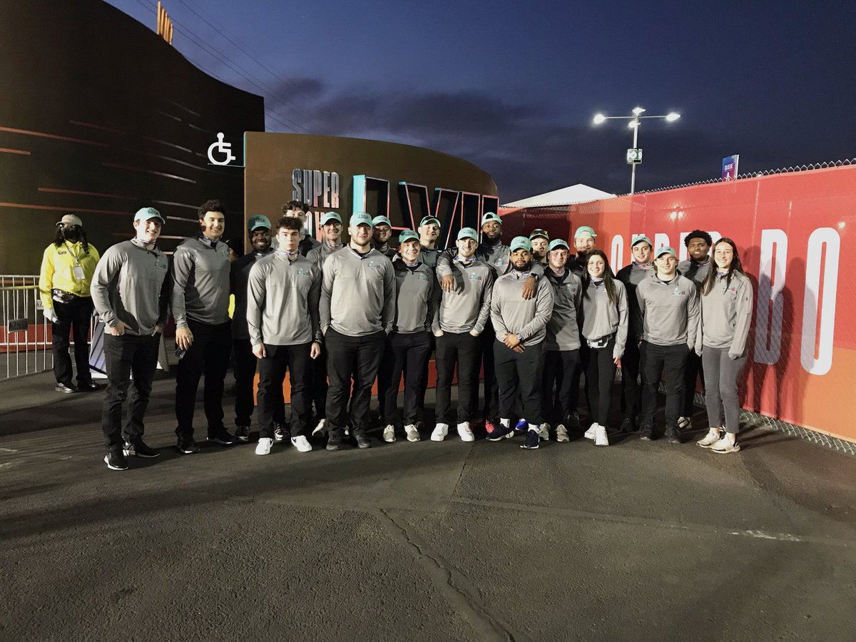 AdrianCollege's tweet image. This past weekend, the AC Sports Management Program volunteered at Super Bowl LVII in Glendale, Arizona. 

#AdrianCollege #GDTBAB #BulldogProud