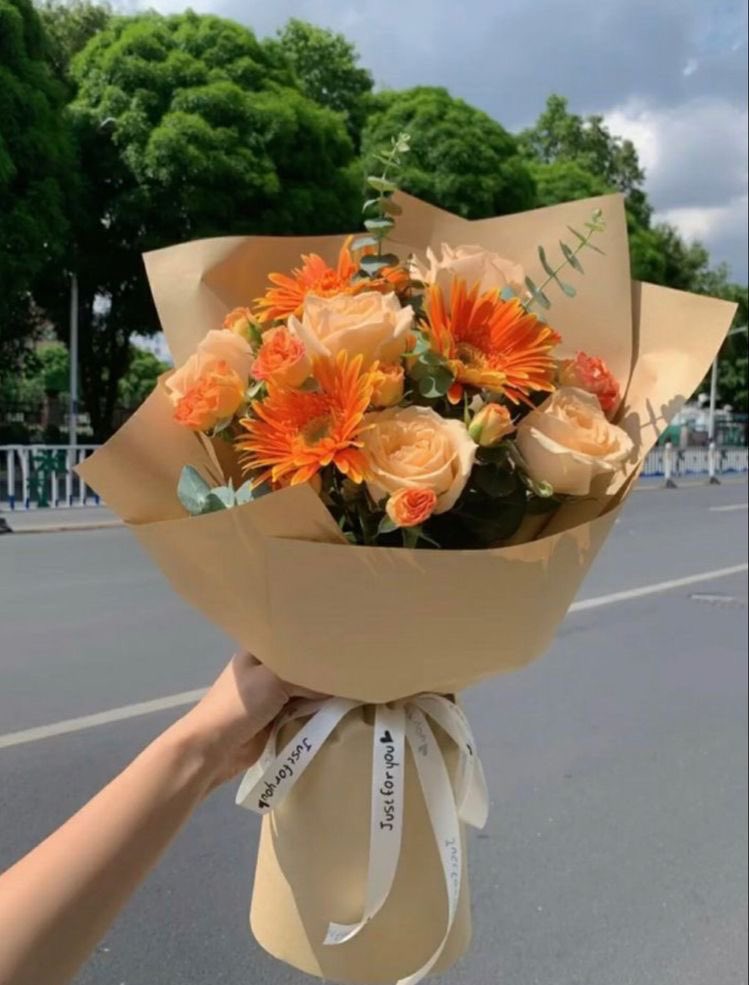 frankieemccall's tweet photo. hey @thatmfisaac *throws flower bouquet at you* HAPPY VALENTINES DAY MOTHER FUCKER 💐 https://t.co/FkWutWVdcq