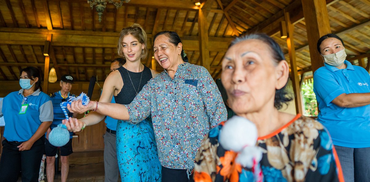 SpinPoi (Dr. Kate Riegle van West) tweet media