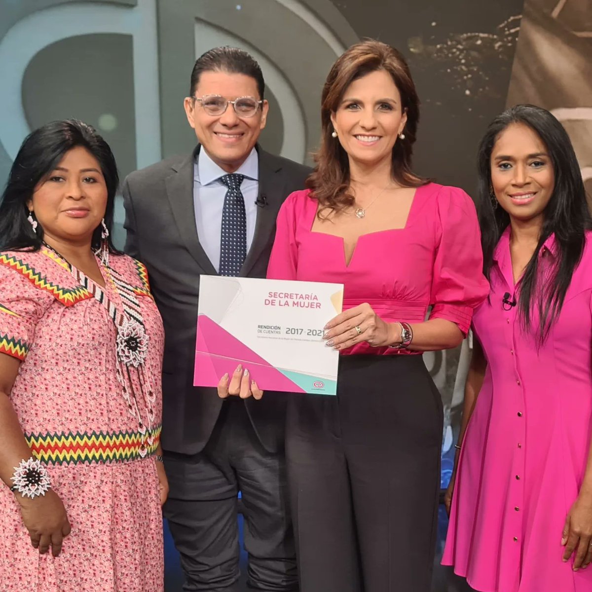 SecMujerCD's tweet photo. Ha sido un honor trabajar junto a mujeres valiosa en el fortalecimiento de nuestro partido @CaDemocratico.
@Anagrosas compartiendo en medios de comunicación nuestra Rendición de Cuentas de la Secretaría de la Mujer.
#MujeresProtagonistas #RendicionDeCuentas #SecMujerCD https://t.co/tJawspB0Gy