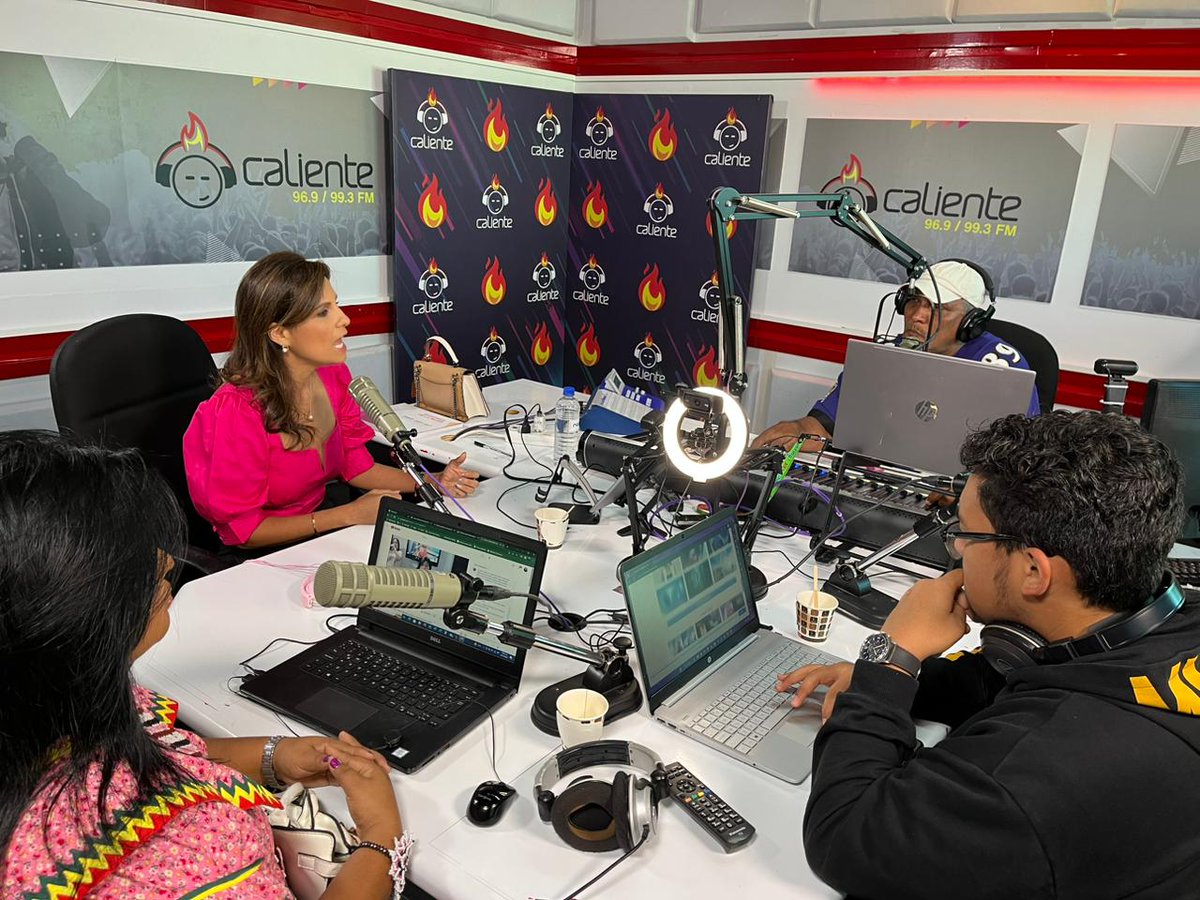 SecMujerCD's tweet photo. Ha sido un honor trabajar junto a mujeres valiosa en el fortalecimiento de nuestro partido @CaDemocratico.
@Anagrosas compartiendo en medios de comunicación nuestra Rendición de Cuentas de la Secretaría de la Mujer.
#MujeresProtagonistas #RendicionDeCuentas #SecMujerCD https://t.co/tJawspB0Gy