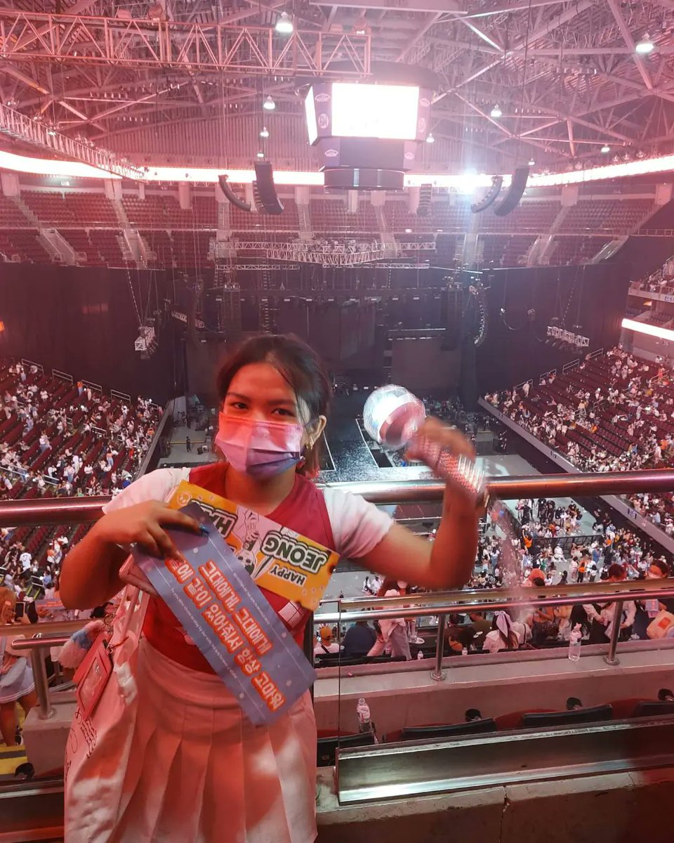 Vernoona16's tweet photo. Happy Carat Day! Entering this fandom is the best decision that I've made that I will never regret... Thank you my precious 13, the promises that we made we will surely overcome that with you @pledis_17 . I love you so much carats with all my heart 🥰❤️

#CARATDAY
#SEVENTEEN https://t.co/mYVcF8TLSm