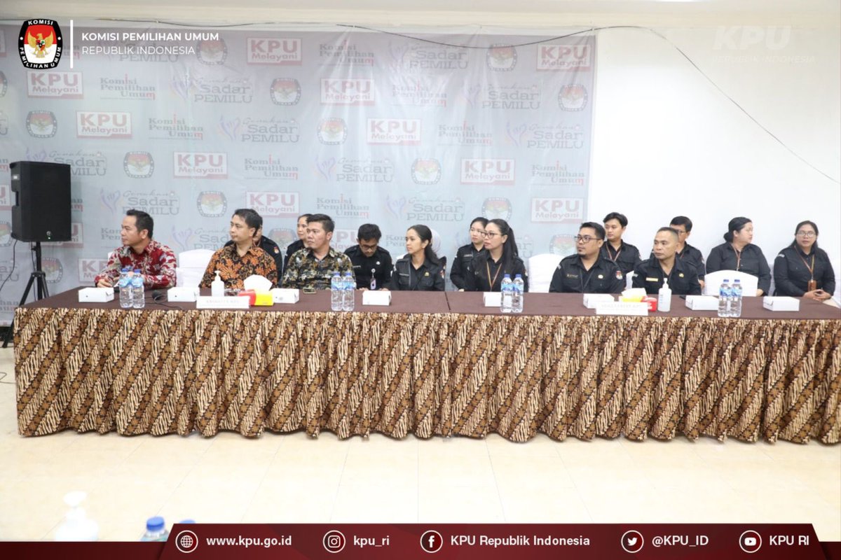 KPU_ID's tweet photo. baik itu KPU Pusat, KPU Provinsi dan KPU Kabupaten masing-masing.

Pada kesempatan ini Bernad juga melakukan pengecekan sarana pra-sarana kantor di KPU Kabupaten Minahasa Tenggara untuk menunjang kesiapan bertugas dalam penyelenggaraan Pemilu Serentak 2024. https://t.co/MBZjweN71u