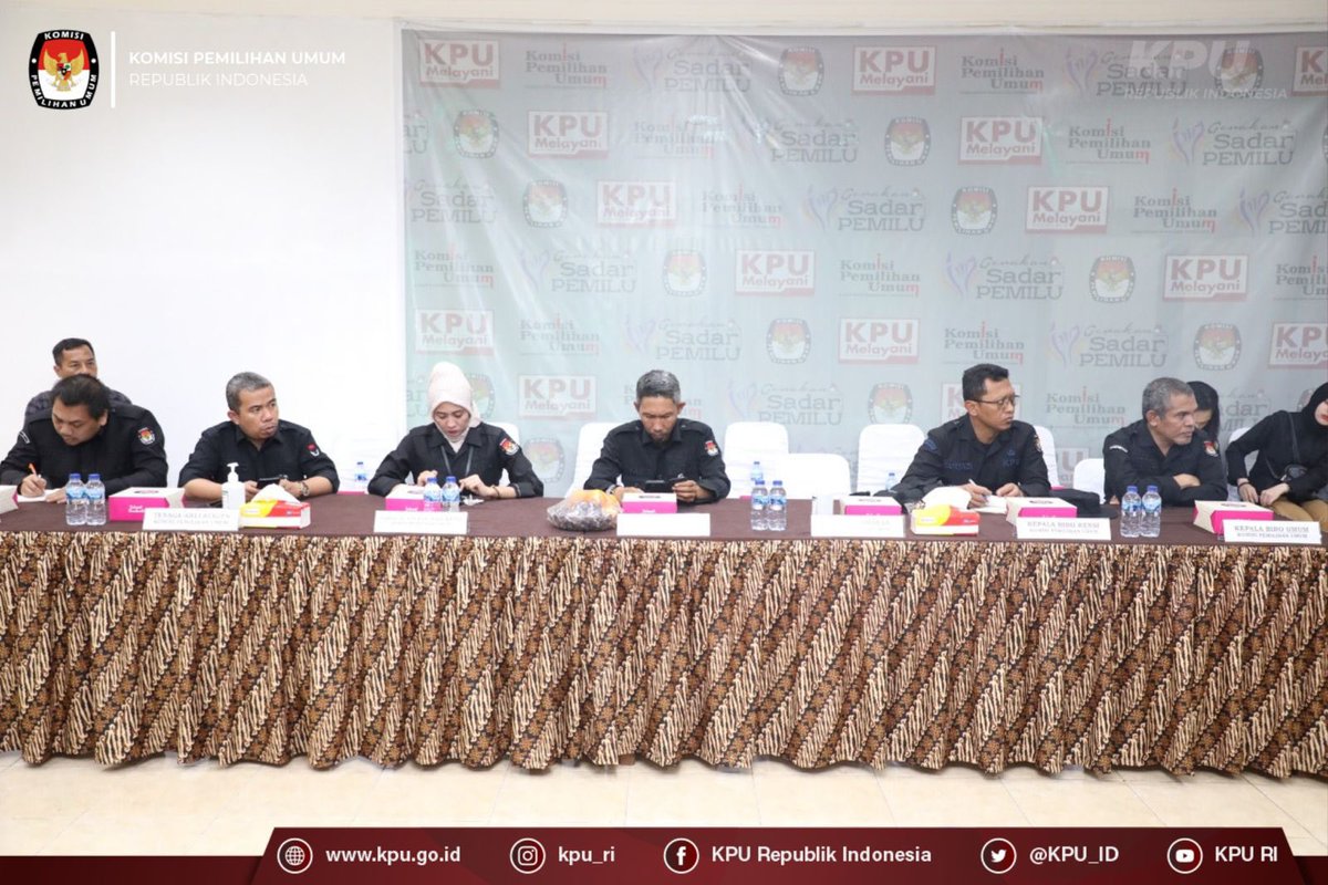KPU_ID's tweet photo. baik itu KPU Pusat, KPU Provinsi dan KPU Kabupaten masing-masing.

Pada kesempatan ini Bernad juga melakukan pengecekan sarana pra-sarana kantor di KPU Kabupaten Minahasa Tenggara untuk menunjang kesiapan bertugas dalam penyelenggaraan Pemilu Serentak 2024. https://t.co/MBZjweN71u