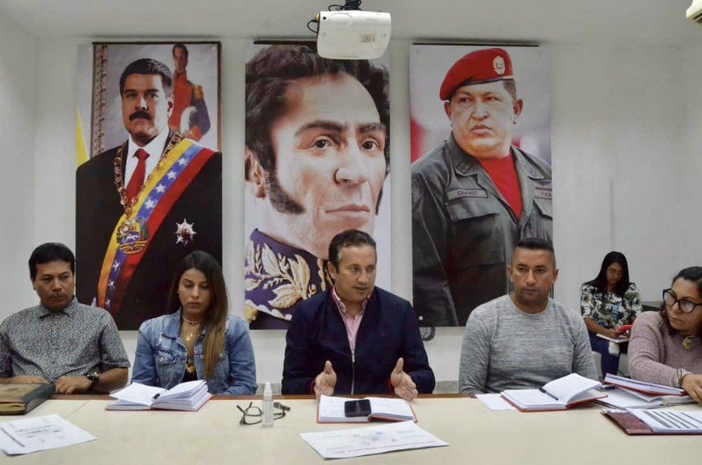 josemvasquez's tweet photo. En reunión con nuestro equipo de gobierno para planificar nuestra agenda concreta de acción y seguir trabajando por el progreso social, económico y político de nuestro estado Guárico. ¡En este 2023, vamos pa’lante! https://t.co/nT6dbaS0vt