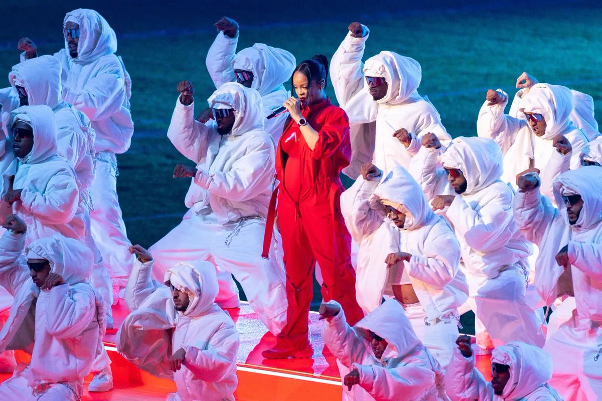 ericmgoodman's tweet photo. Saw lots of people trying to guess why #Rihanna’s back up dancers were all dressed up head to toe in white. I think clearly they were representing the sperm that lost the race to her egg. #Rhianna #HalftimeShow #HalftimeShow2023 #SuperBowlHalftimeShow https://t.co/ODLfSBMZBS