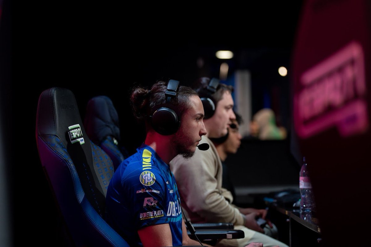 JokeeV2's tweet photo. The V2 team is looking for an organisation to represent for the upcoming Pro League season on Apex Legends.

The roster is :

@JokeeV2 🇫🇷
@lzhidann 🇫🇷
@NOOBICYDE 🇫🇷

16th First Season
XP Lan/Bootcamp
Social Media Presence

For any proposal, please contact through DM @JokeeV2 https://t.co/nokFgx1ptQ