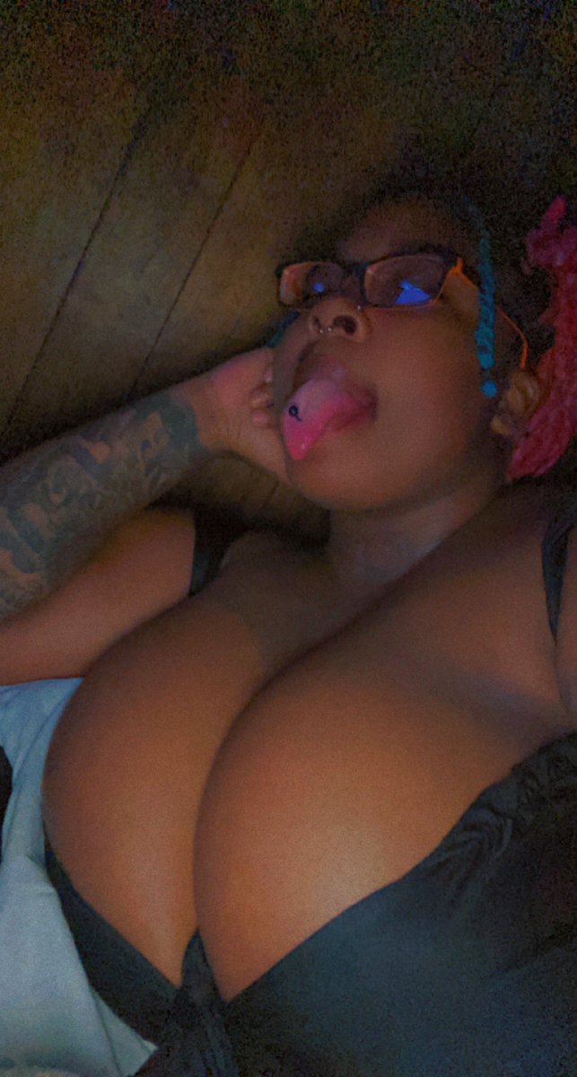 kissmykittkatt_ tweet picture
