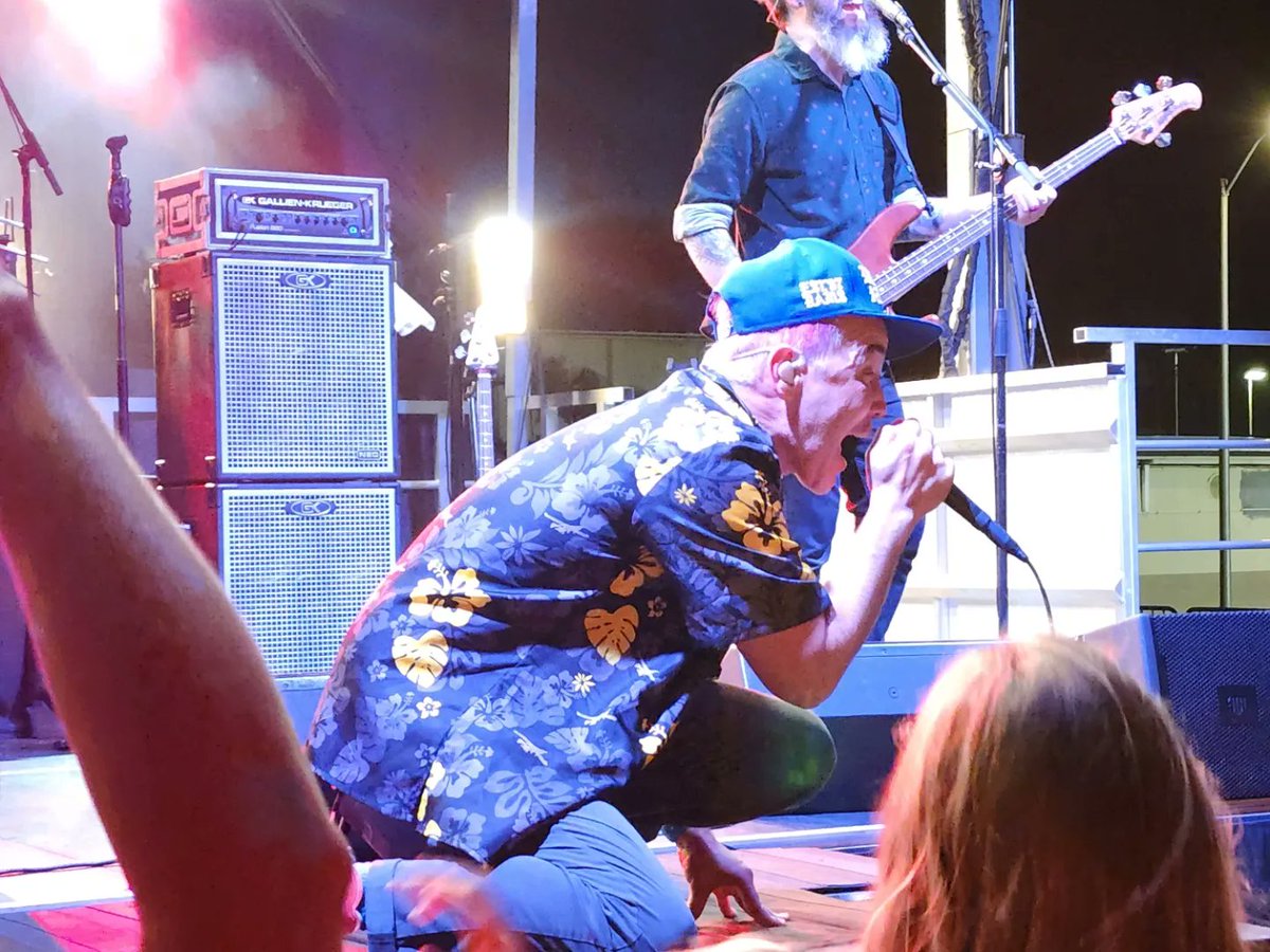 What we did this weekend instead of the super bowl 🌊🌺⛰️