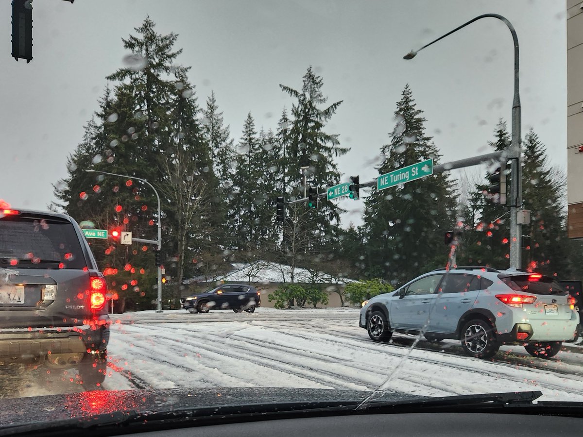 mayunkj's tweet image. Gee!! Picked the wrong day to go into the office #seattlesnow #MicrosoftLife