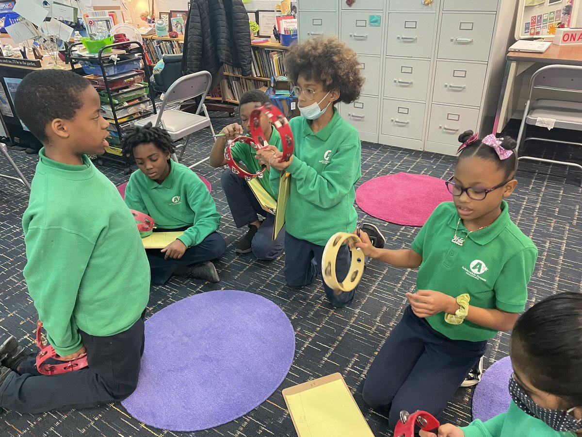 JessDCunningham's tweet image. Sound lab with @marietculver for our #dreamers. Students put together what they have been learning about sound to get some ideas to build their own instrument @SeatackDream #doscience #handson